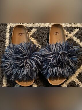 💙 Like New 💙 UGG Navy Blue Shag Fur Slide Sandals Size 10 💙
